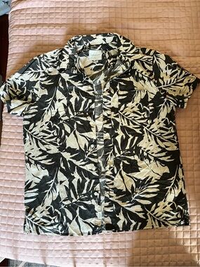 American Eagle Flex Black & Cream Short-Sleeve Button-Up Shirt -M